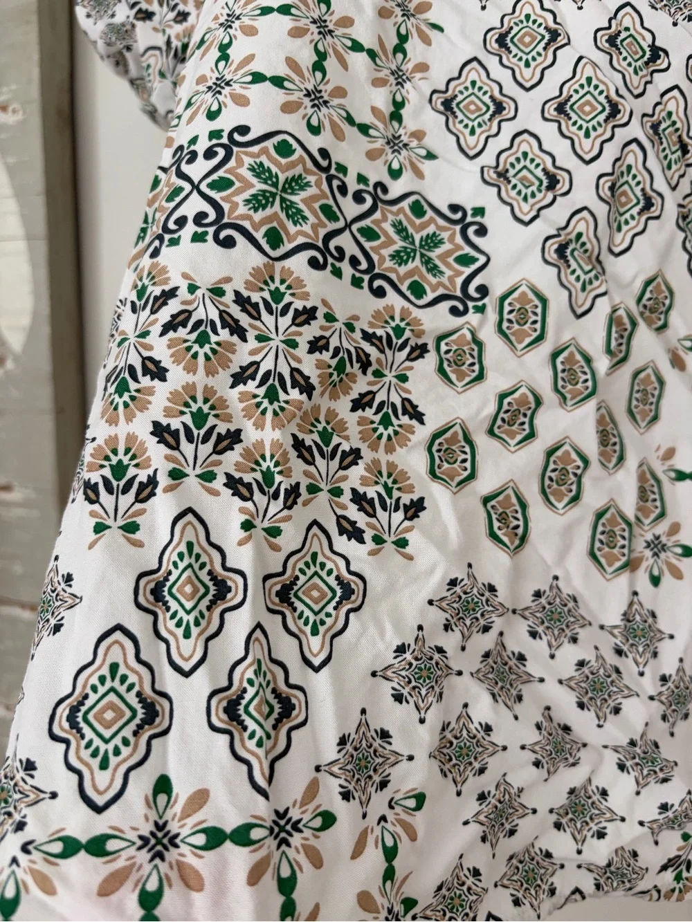Loft Outlet White & Green Printed V-Neck Short Sleeve Top